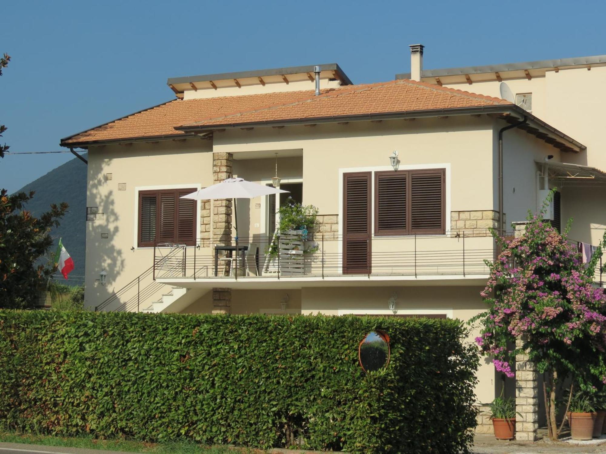 Casa Vacanze “Bouganville” Loc Avane Pisa Vecchiano Exteriör bild